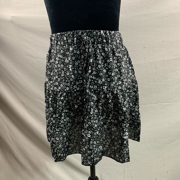 Floral Front Tie Skirt - Picture 7 of 7